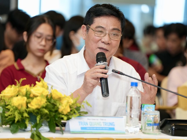 PGS-TS Trần Quang Trung - Chủ tịch Hiệp hội sữa Việt Nam- phát biểu tại tọa đàm