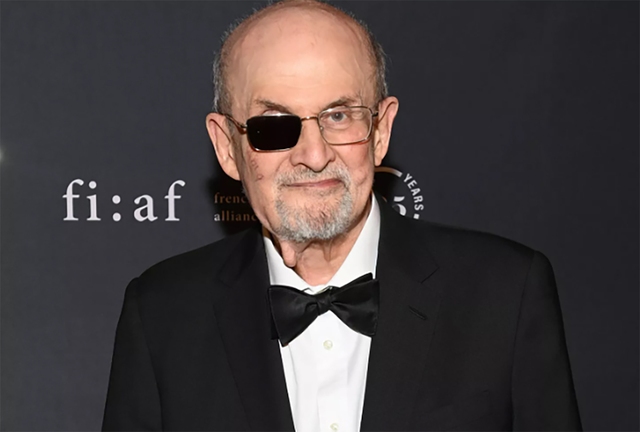 Salman Rushdie bị mù một mắt sau khi bị đâm