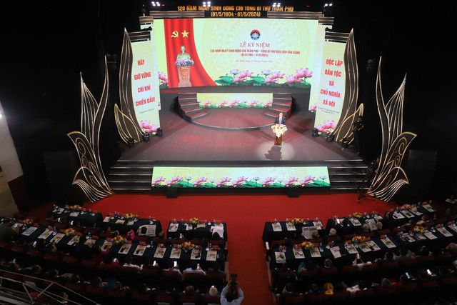 Hà Tĩnh kỷ niệm 120 năm ngày sinh Tổng Bí thư Trần Phú- Ảnh 2. Hà Tĩnh kỷ niệm 120 năm ngày sinh Tổng Bí thư Trần Phú- Ảnh 2.