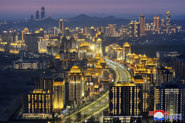 Bình Nhưỡng khánh thành 10.000 căn hộ mới, hướng đến thành phố văn minh nổi tiếng thế giới- Ảnh 2.