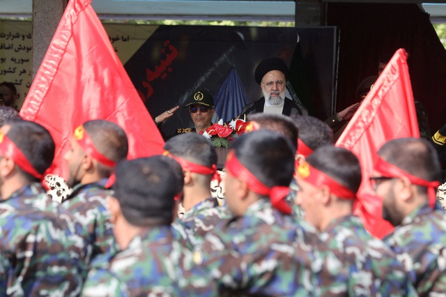 Tổng thống Iran Ebrahim Raisi tại buổi duyệt binh ngày 17.4