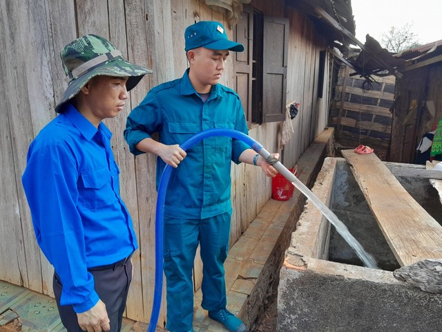 Nắng hạn kéo dài, gần 1.900 hộ dân ở Bình Phước thiếu nước sinh hoạt- Ảnh 3.