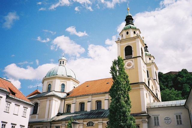 'Du hành thời gian' tại những địa điểm cổ kính ở thủ đô Ljubljana, Slovenia- Ảnh 3.