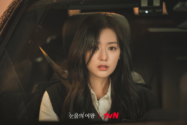 Kim Ji Won thể hiện trọn vẹn tâm trạng của nhân vật khi đối mặt với bệnh tật