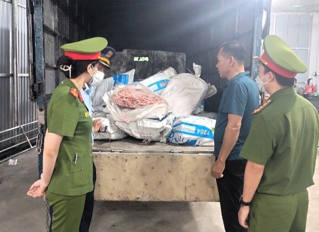 Số chân vịt phát hiện trên xe tải tại cơ sở của ông Phạm Văn Lâm