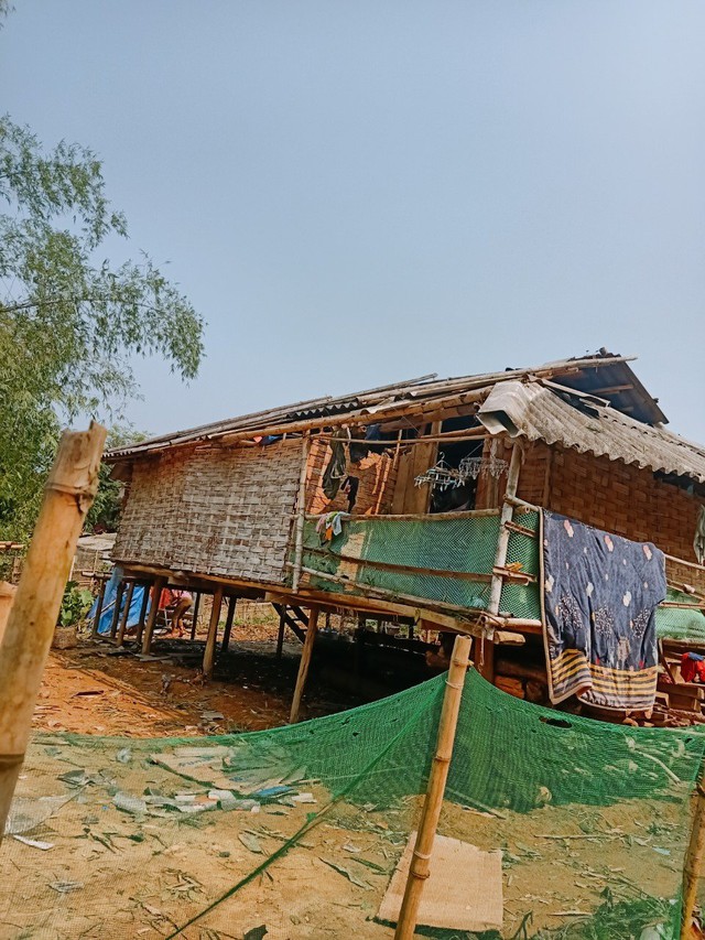 Ngôi nhà ở Lai Châu bị tốc mái do giông lốc
