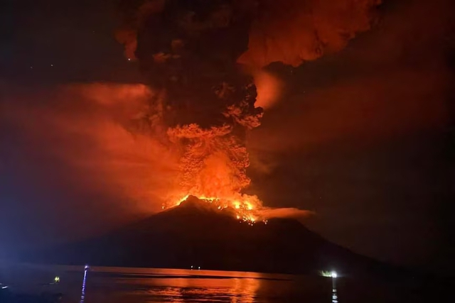 Hàng nghìn người phải sơ tán sau khi núi lửa Ruang phun trào