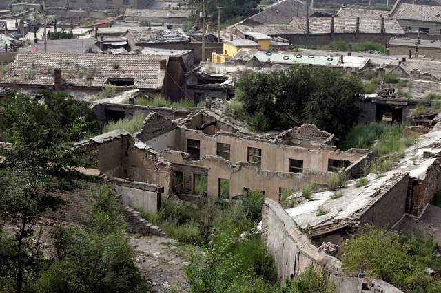 Những căn nhà bỏ hoang do đất sụt gần mỏ than tại thị trấn Đại Đồng, tỉnh Sơn Tây của Trung Quốc