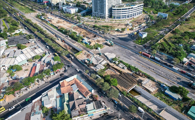 Hầm chui Nguyễn Văn Linh - Nguyễn Hữu Thọ có kịp thông xe vào ngày mai?- Ảnh 1.