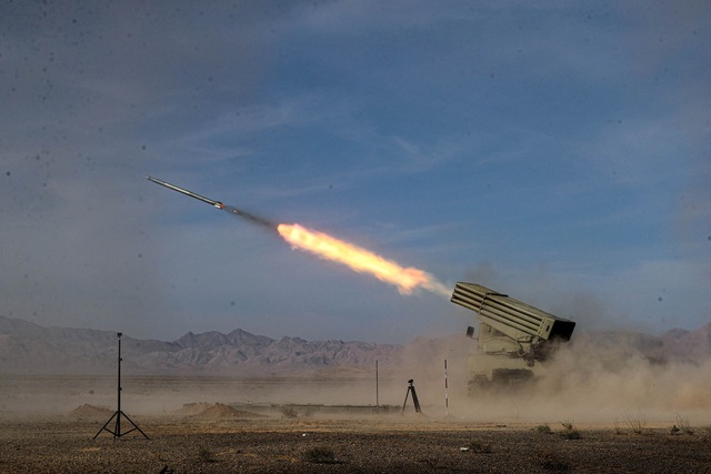 Tên lửa được phóng trong cuộc tập trận ở Isfahan (Iran) ngày 28.10.2023