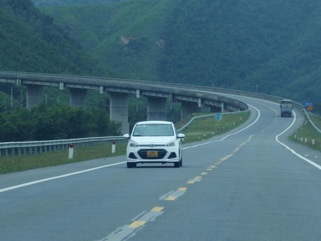 Lắp camera giám sát vi phạm giao thông trên cao tốc La Sơn - Hòa Liên- Ảnh 3.