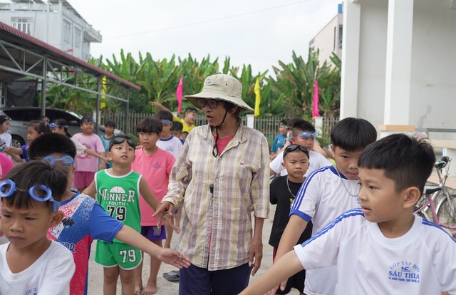 Quỹ Phát triển Tài năng Việt tặng hồ để dạy bơi cho trẻ em nghèo- Ảnh 3.