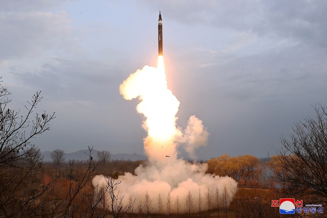 Triều Tiên thử vũ khí chiến lược mới, 4 nước phản ứng- Ảnh 1.