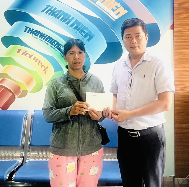 Trao 37 triệu đồng cho người mẹ đơn thân không có tiền phẫu thuật- Ảnh 1. Trao 37 triệu đồng cho người mẹ đơn thân không có tiền phẫu thuật- Ảnh 1.