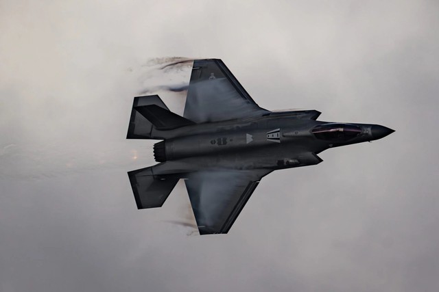 F-35A ‘Tia chớp’ giờ mới hết sợ sét- Ảnh 1.