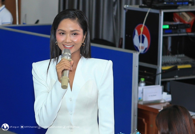 Hoa hậu H'Hen Niê chúc đội U.23 Việt Nam thành công, VFF có nhà đồng hành mới- Ảnh 5.