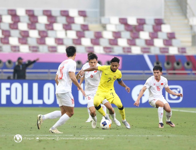 U.23 Việt Nam 2-0 U.23 Malaysia, VCK châu Á 2024: Minh Khoa nâng tỷ số từ chấm 11 m- Ảnh 1.