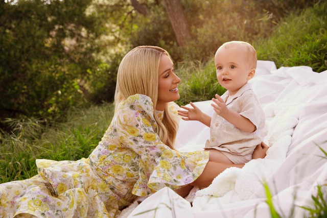 Paris Hilton chia sẽ khoảnh khắc hạnh phúc bên con trai