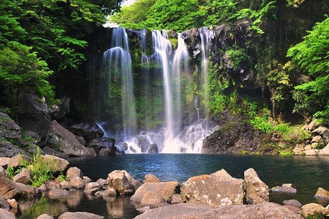 'Giải nhiệt' mùa hè với các thác nước đẹp tại Hàn Quốc- Ảnh 1.