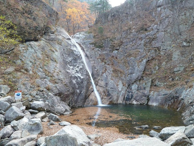 'Giải nhiệt' mùa hè với các thác nước đẹp tại Hàn Quốc- Ảnh 4.