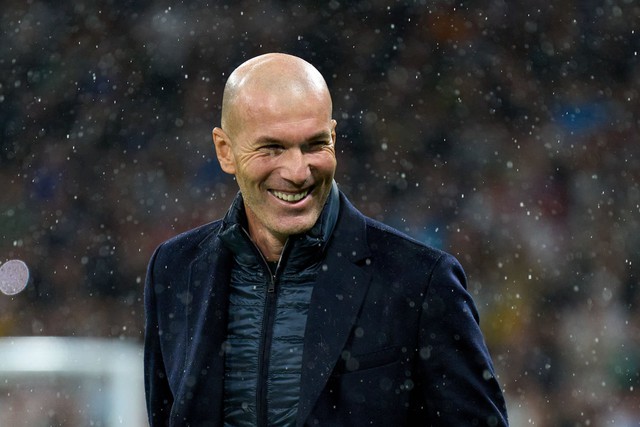 HLV Zidane chờ cơ hội dẫn dắt M.U, chưa chọn Bayern Munich