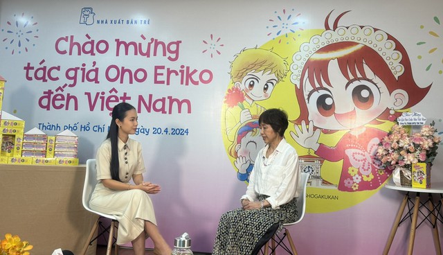 Bà Ono Eriko trả lời phỏng vấn phóng viên Đài truyền hình bên lề cuộc gặp gỡ
