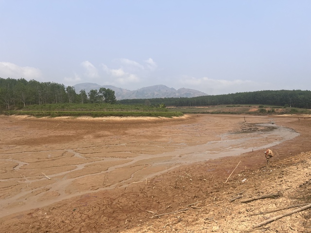 Lưu lượng nước trên các sông suối ở Kon Tum giảm mạnh khiến tình trạng hạn hán càng thêm khốc liệt