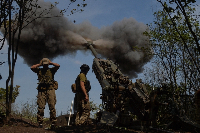 Quân nhân Ukraine khai hỏa lựu pháo do Mỹ cung cấp