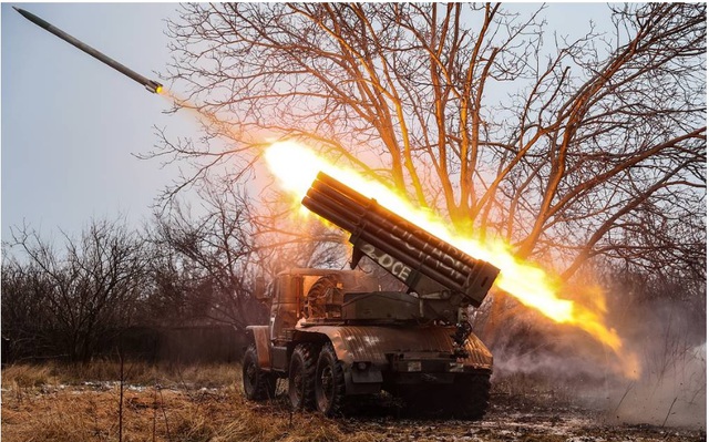 Chiến sự Ukraine ngày 788: UAV 500 USD của Nga diệt xe tăng 10 triệu USD?- Ảnh 1.