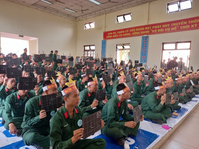 Chiến sĩ mới tham gia cuộc thi Rung chuông vàng nhân kỷ niệm 110 năm ngày sinh đại tướng Nguyễn Chí Thanh