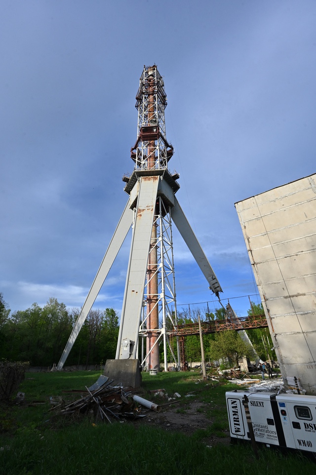 Ngọn tháp truyền hình tại Kharkiv bị gãy đổ sau vụ tấn công ngày 22.4