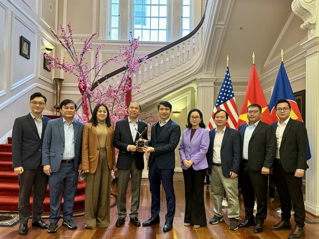 Đoàn đại biểu T.Ư Đoàn thăm và làm việc với Đại sứ quán Việt Nam tại Mỹ