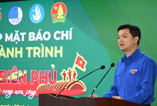 Anh Nguyễn Minh Triết phát biểu tại buổi gặp mặt báo chí