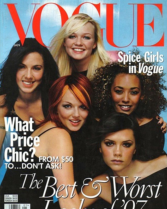 Cách đây ít ngày, Victoria Beckham đăng ảnh kỷ niệm 26 năm lên bìa tạp chí Vogue (Mỹ) cùng các thành viên Spice Girls