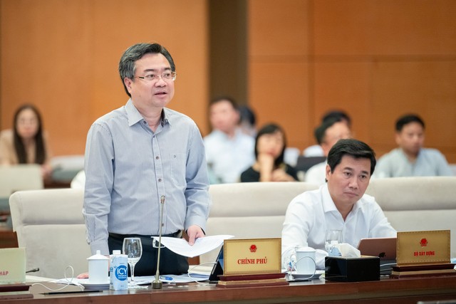 Bộ trưởng Bộ Xây dựng Nguyễn Thanh Nghị báo cáo tờ trình của Chính phủ về dự án luật Quy hoạch đô thị và nông thôn