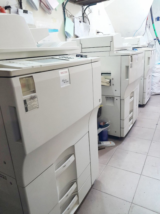 Cơ sở photocopy của tôi luôn ngắt nguồn điện khi đóng cửa