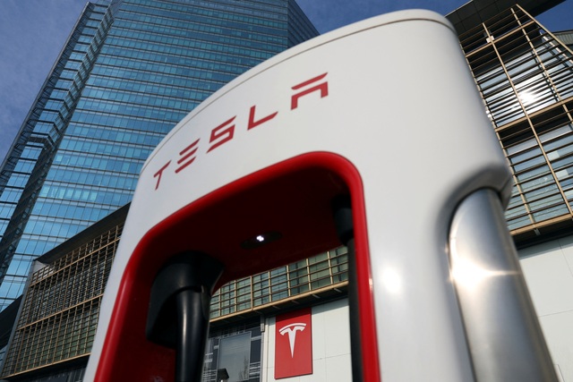 Tesla giảm giá bán xe điện trên toàn cầu- Ảnh 1.