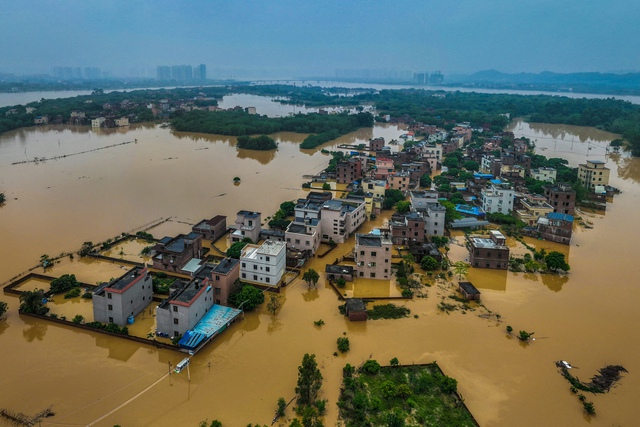 Một khu vực tại thành phố Thanh Viễn (tỉnh Quảng Đông, Trung Quốc) bị ngập trong nước lũ hôm 22.4