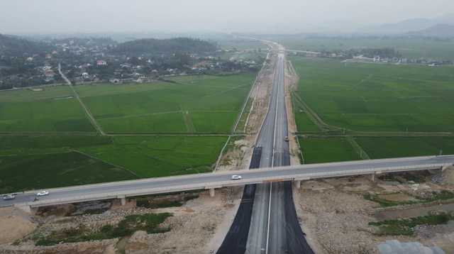 Thông xe toàn tuyến cao tốc Diễn Châu - Bãi Vọt vào 30.6- Ảnh 1.
