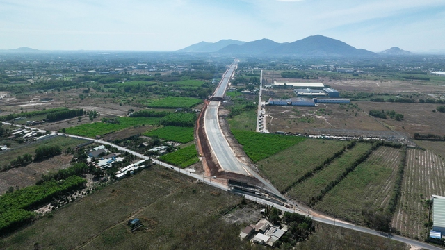 Cao tốc Biên Hòa - Vũng Tàu dần lộ diện