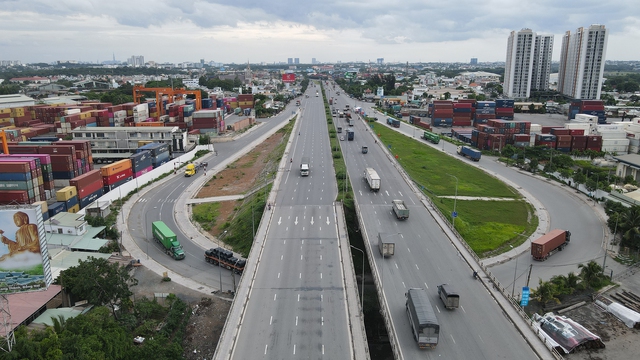 Hệ thống hạ tầng giao thông ngày càng được đầu tư đồng bộ tạo nền tảng cho khu vực Đông Nam bộ bứt phá. Trong ảnh là cảng Đồng Nai