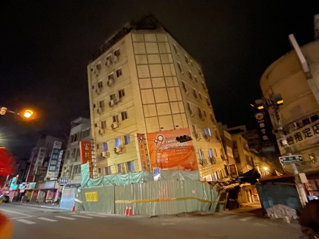 Đài Loan chịu 93 trận động đất mới, có thiệt hại- Ảnh 1.
