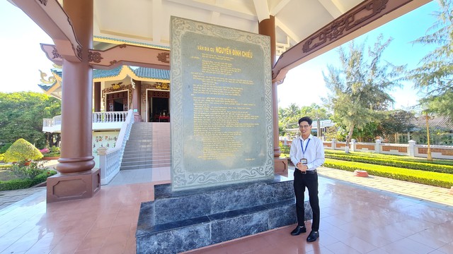 Văn bia cụ Nguyễn Đình Chiểu tại khu mộ và khu lưu niệm Nguyễn Đình Chiểu - di tích quốc gia đặc biệt tại Ba Tri, Bến Tre (ảnh chụp tháng 4.2024)
