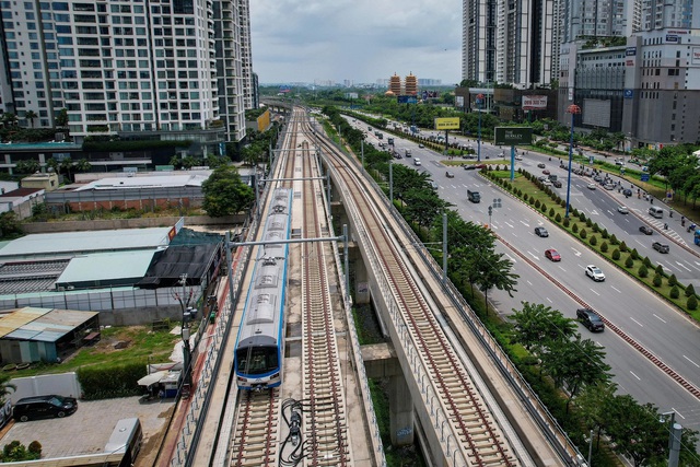 Metro số 1 tại TP.HCM. Tăng trưởng xanh còn là việc tập trung công nghệ xây dựng các tuyến giao thông trọng điểm, đảm bảo kết nối các tỉnh, các vùng