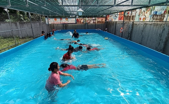 Vận động nguồn lực xã hội hóa xây dựng các bể bơi cho trẻ em- Ảnh 1.