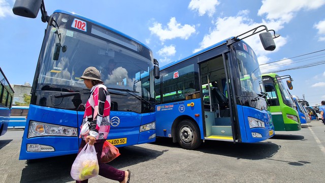Công ty cổ phần xe khách Phương Trang - FUTA Bus Lines đầu tư xe mới 100% (xe đời mới B55 Golden Dragon) để tham gia vận tải hành khách công cộng tại TP.HCM