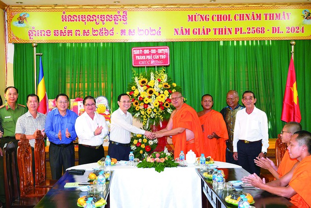 Lãnh đạo TP.Cần Thơ chúc mừng tết cổ truyền đồng bào dân tộc Khmer