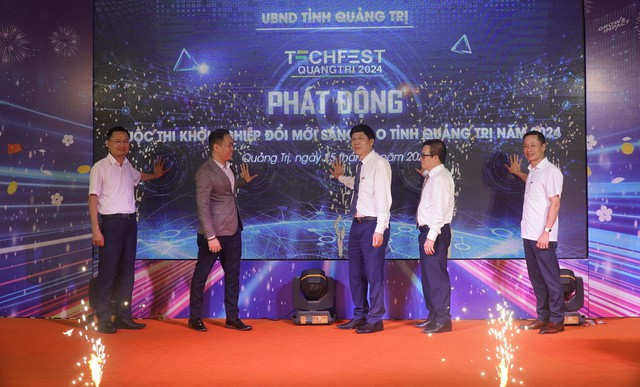 Các đại biểu bấm nút phát động Cuộc thi khởi nghiệp đổi mới sáng tạo tỉnh Quảng Trị năm 2024