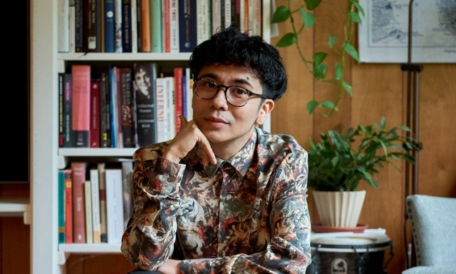 Nhà văn - nhà thơ Ocean Vương sinh năm 1988 tại TP.HCM, cùng gia đình sang Mỹ từ lúc 2 tuổi