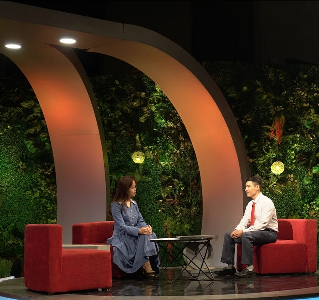 Hành trình nỗ lực  của chàng trai khiếm thị Huỳnh Hữu Cảnh sẽ được kể lại trong Trạm yêu thương, chủ đề “Những bước đường xa” sẽ lên sóng lúc 10 giờ ngày 27.4 trên kênh VTV1